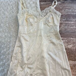 Sliperfection vintage cream full slip with Lace size 34